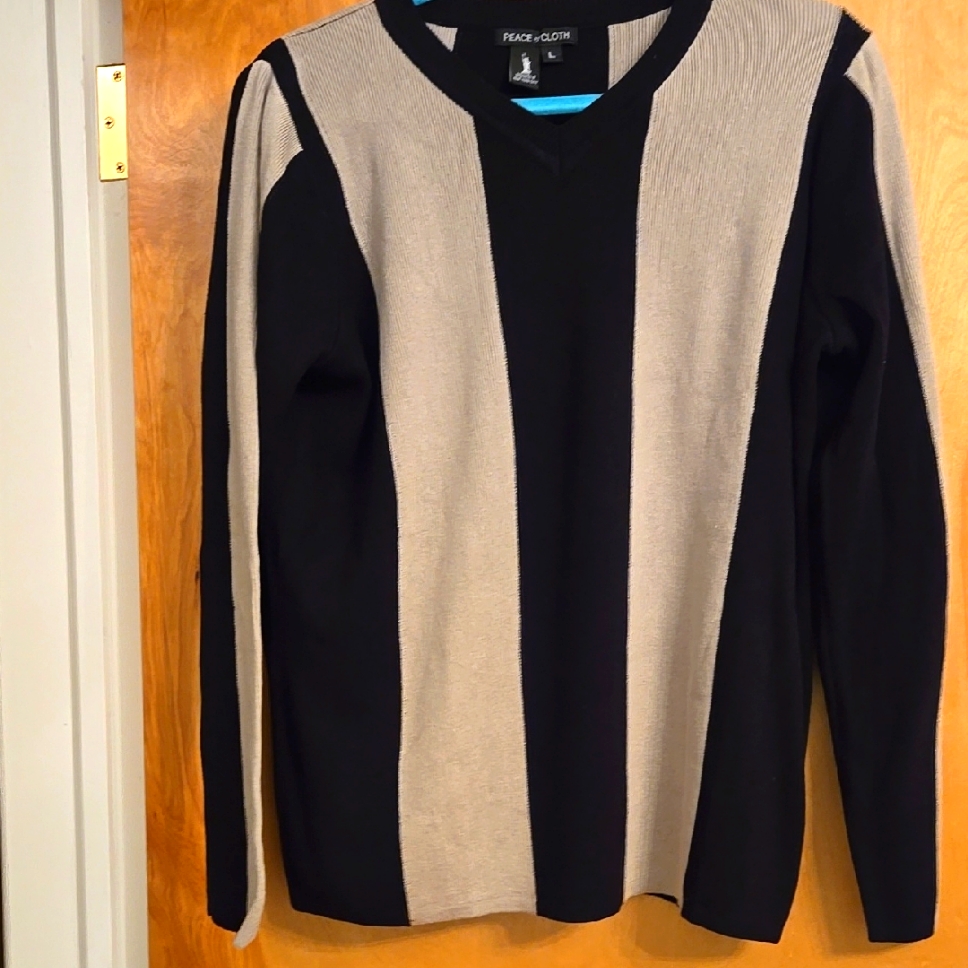 Women's Black And Cream V-Neck Sweater. Nwot